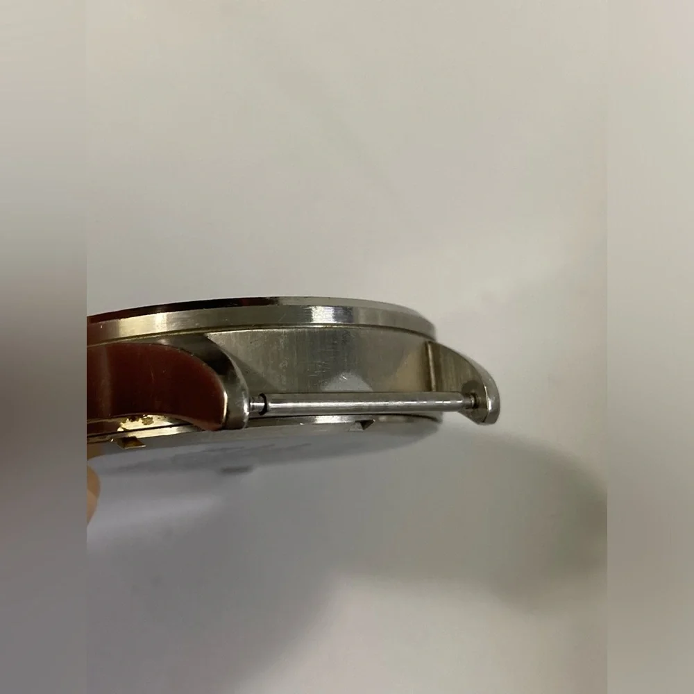 Nixon Sentry, watch body only, no strap, new battery, Day/Date does NOT work - Picture 4 of 7